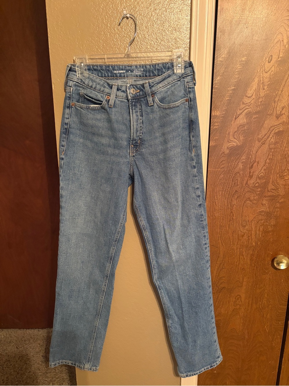 Old Navy Women's Light Wash Straight-Leg Extra high rise Jeans-Size 4 inseam 29.